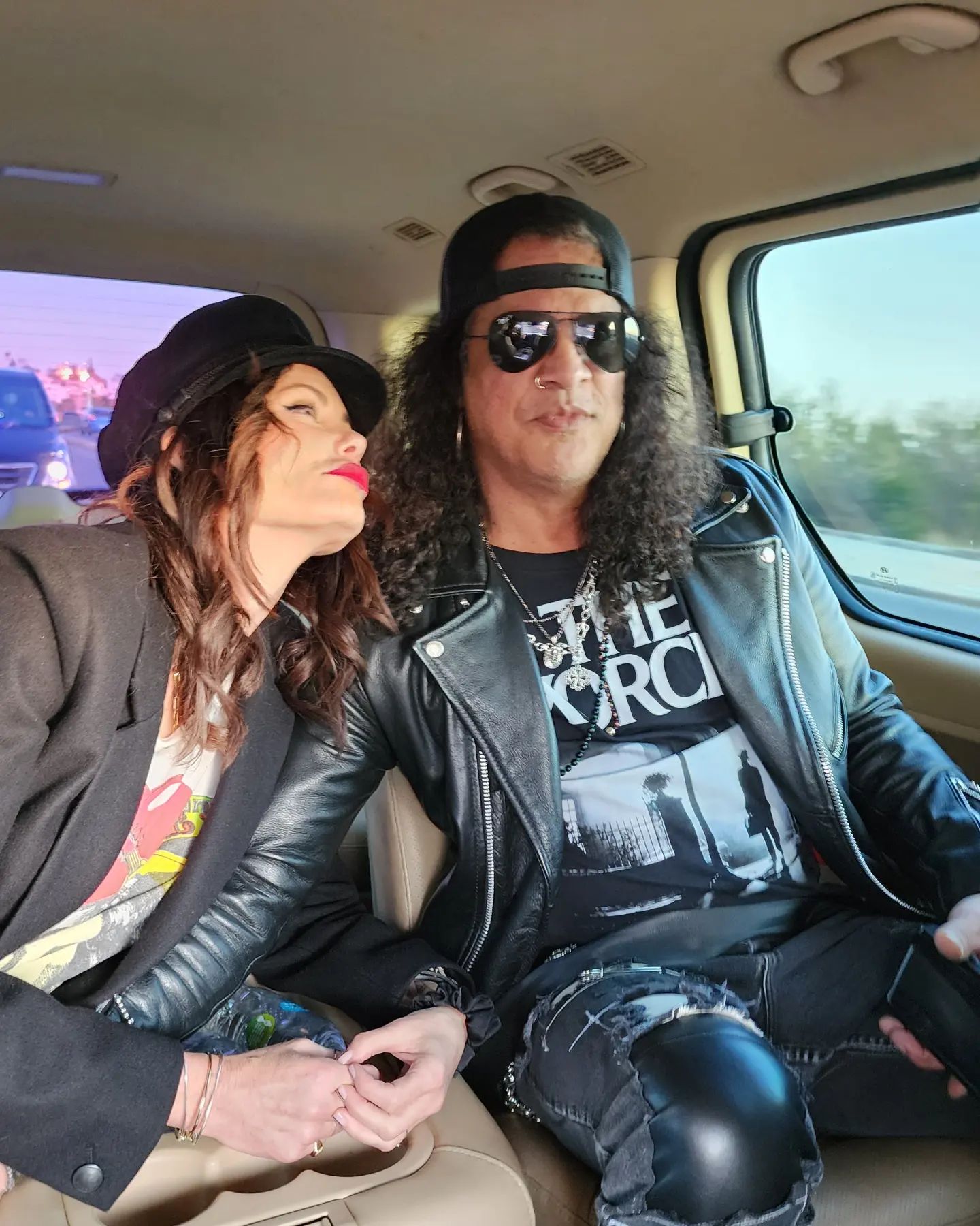 Video Slash y su pareja detenidos por Carabineros tras concierto de