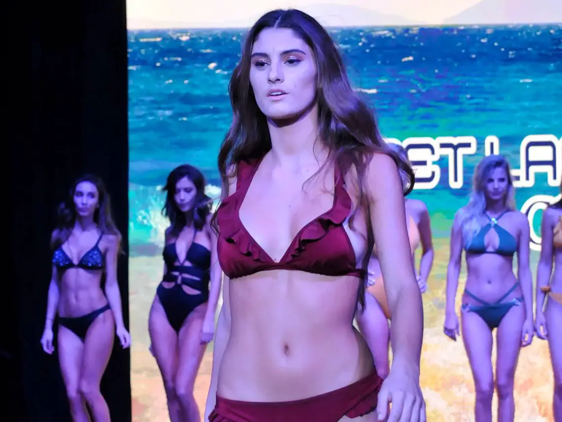 Lola Latorre: la modelo y conductora de televisión argentina más admirada ¡Disfruta de un pack exclusivo de fotos y videos de la modelo y conductora de televisión argentina Lola Latorre!