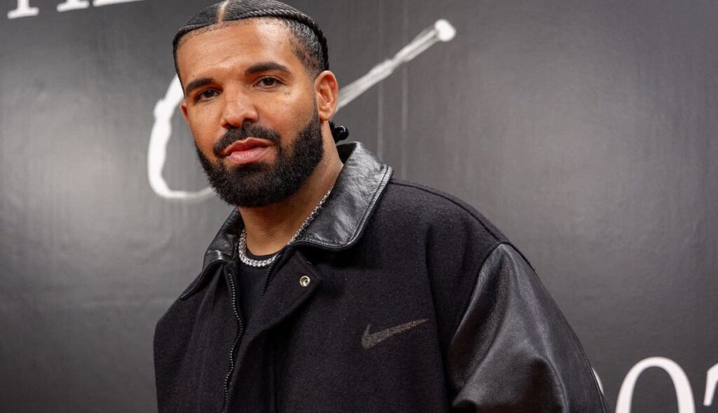 Drake es considerado como uno de los íconos más importantes de nuestros tiempos, una estrella que no para de triunfar y hacer historia, batiendo récords, liderando los rankings y que va camino a la consagración como uno de los raperos más grandes de la historia.