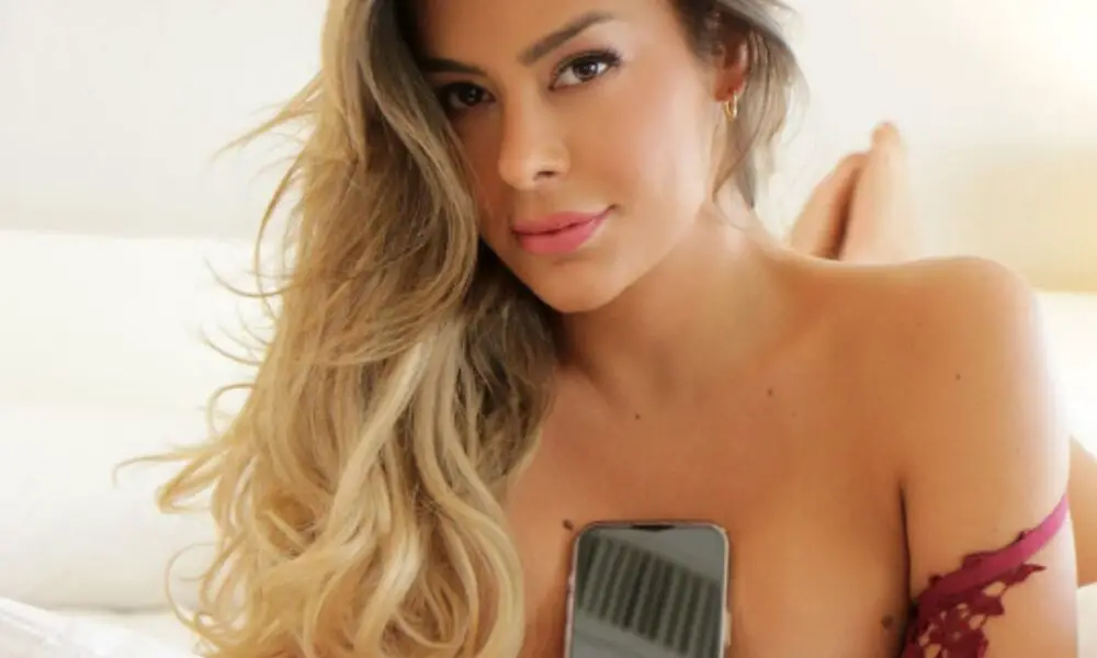 Larissa Riquelme sensual en Divas Play Larissa Riquelme comparte foto sensual en su incorporación a Divas Play