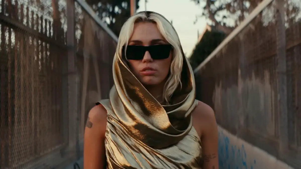 Miley Cyrus Flowers Miley Cyrus Flowers Video