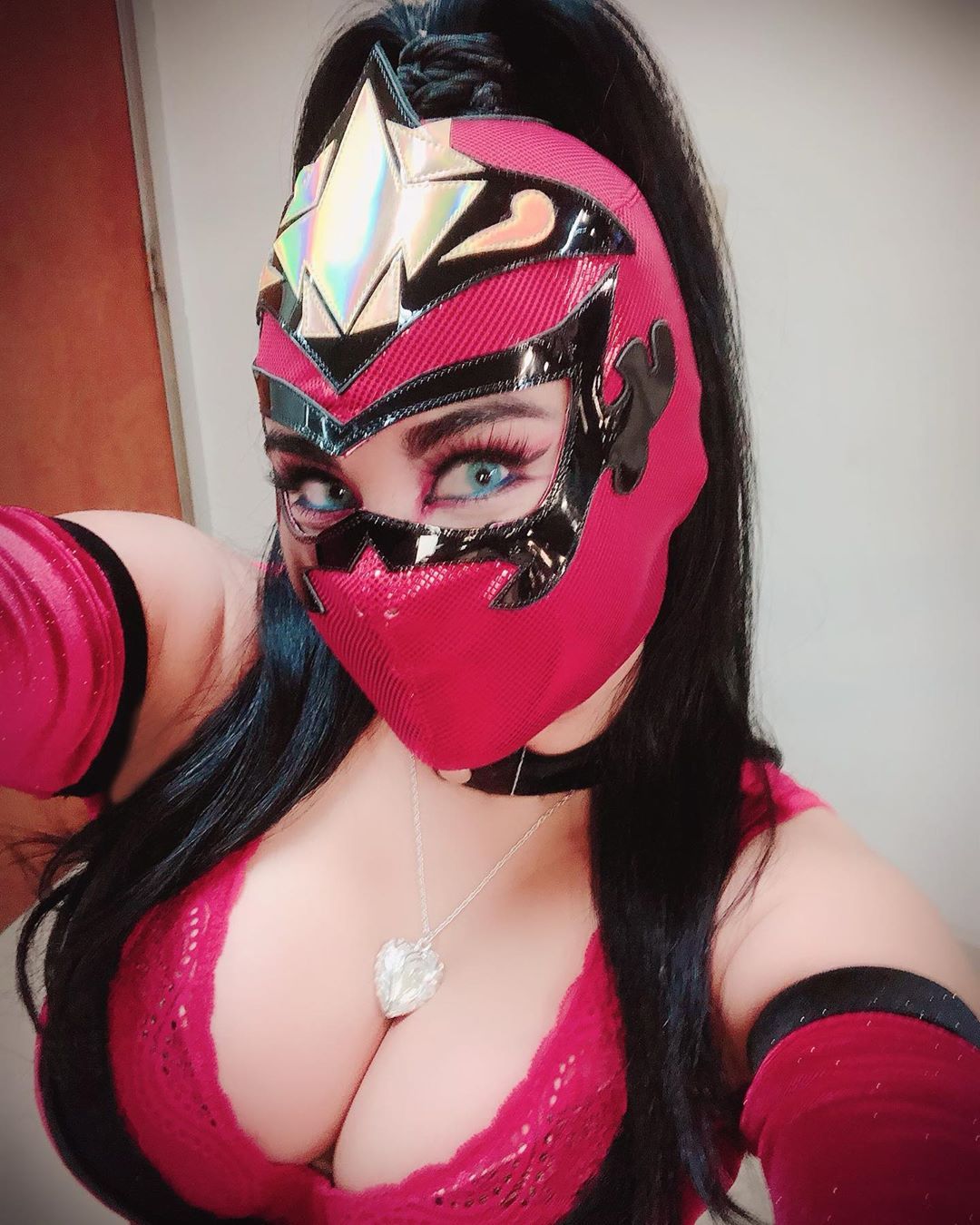 La luchadora mexicana Mystique en onlyfans