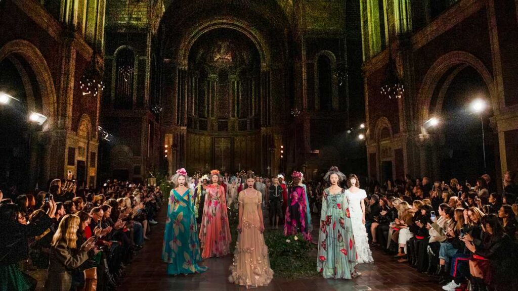Un arcoíris de moda en la Semana de la Moda