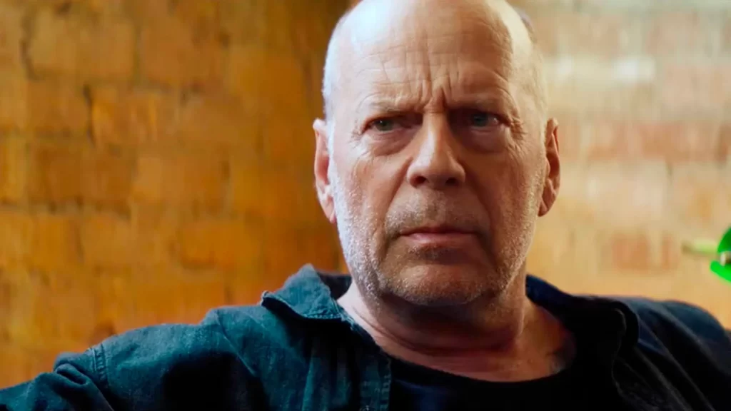El actor Bruce Willis en un momento de reflexión
