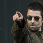 Liam Gallagher responde con sarcasmo sobre lo que más extraña de tocar con su hermano en Oasis