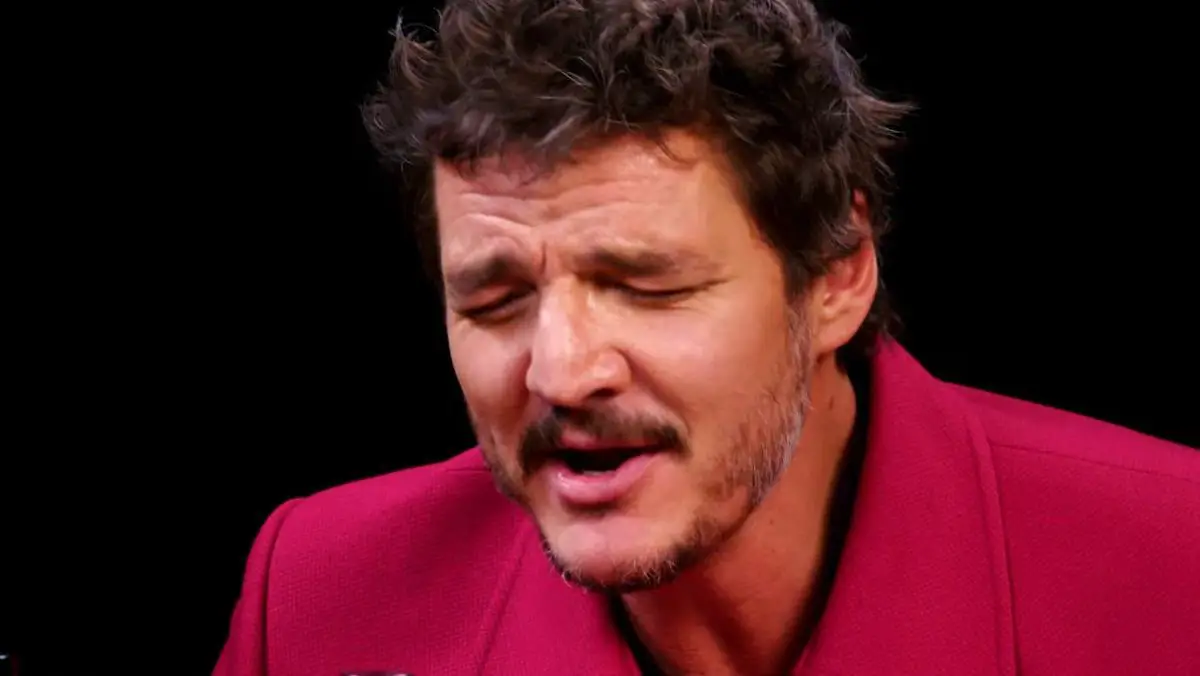 PPedro Pascal en «Hot Ones»: entrevista con salsas picantes Pedro Pascal en