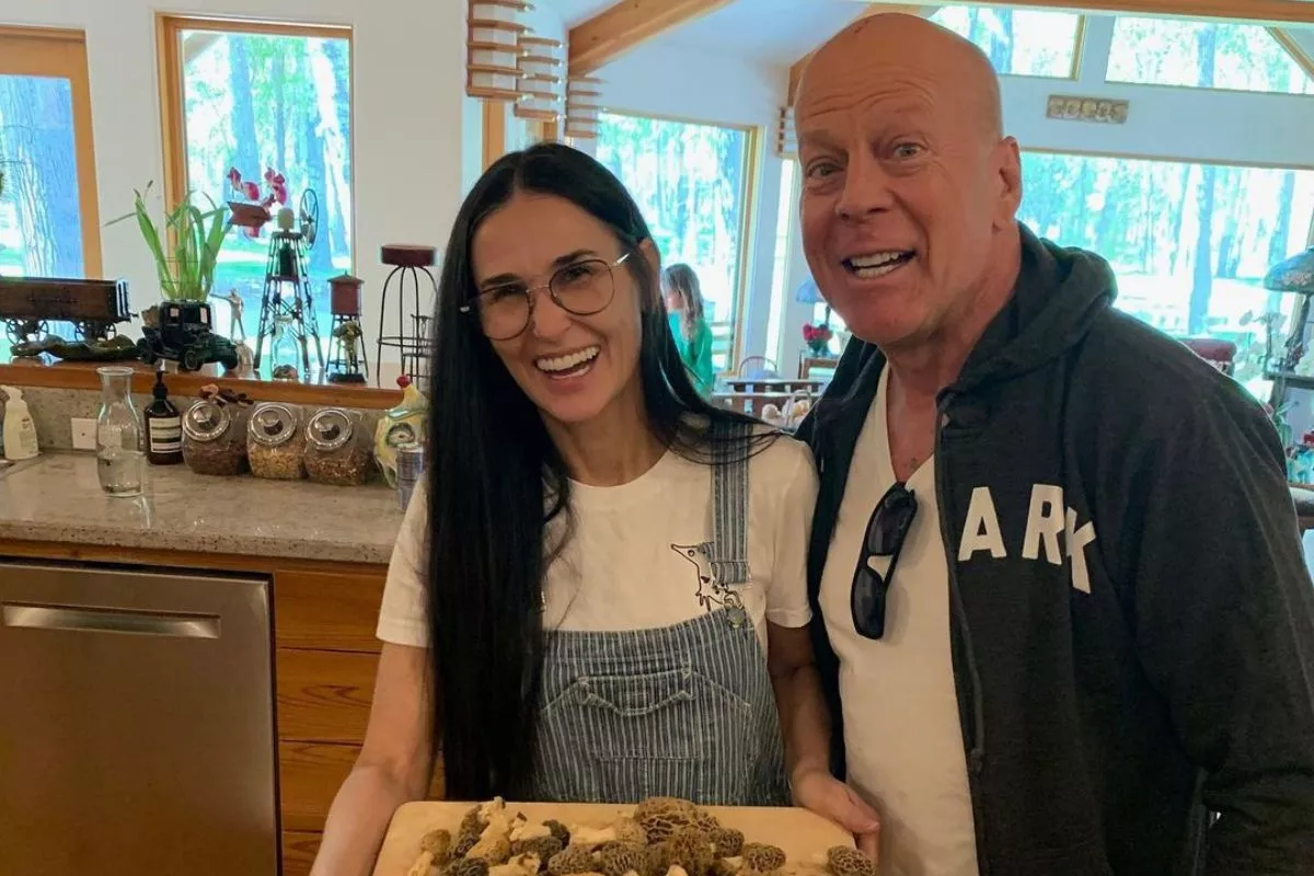 Bruce Willis sonríe rodeado de su familia en su cumpleaños tras diagnosticarse con demencia