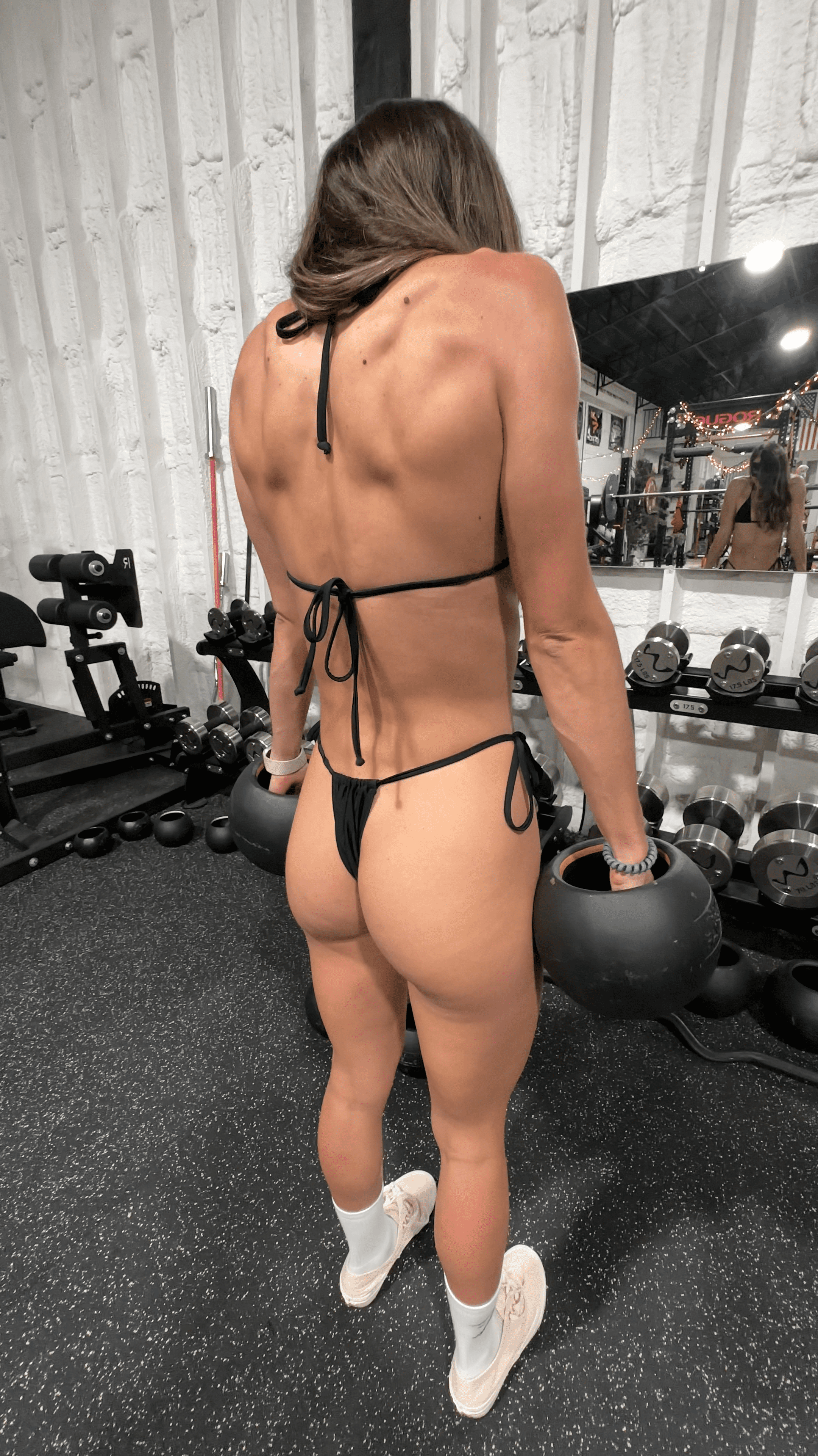 Bryce Adams muestra su entrenamiento en bikini negro para su cuenta de  OnlyFans - ColorMusic