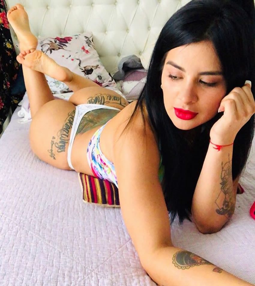 Marzhe Ponce, modelo y experta en nutrición regenerativa y vegana, posa al natural en elegante tina de baño para deleite de sus fans en Instagram