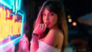 Conoce a iCata, la influencer y presentadora de TV chilena