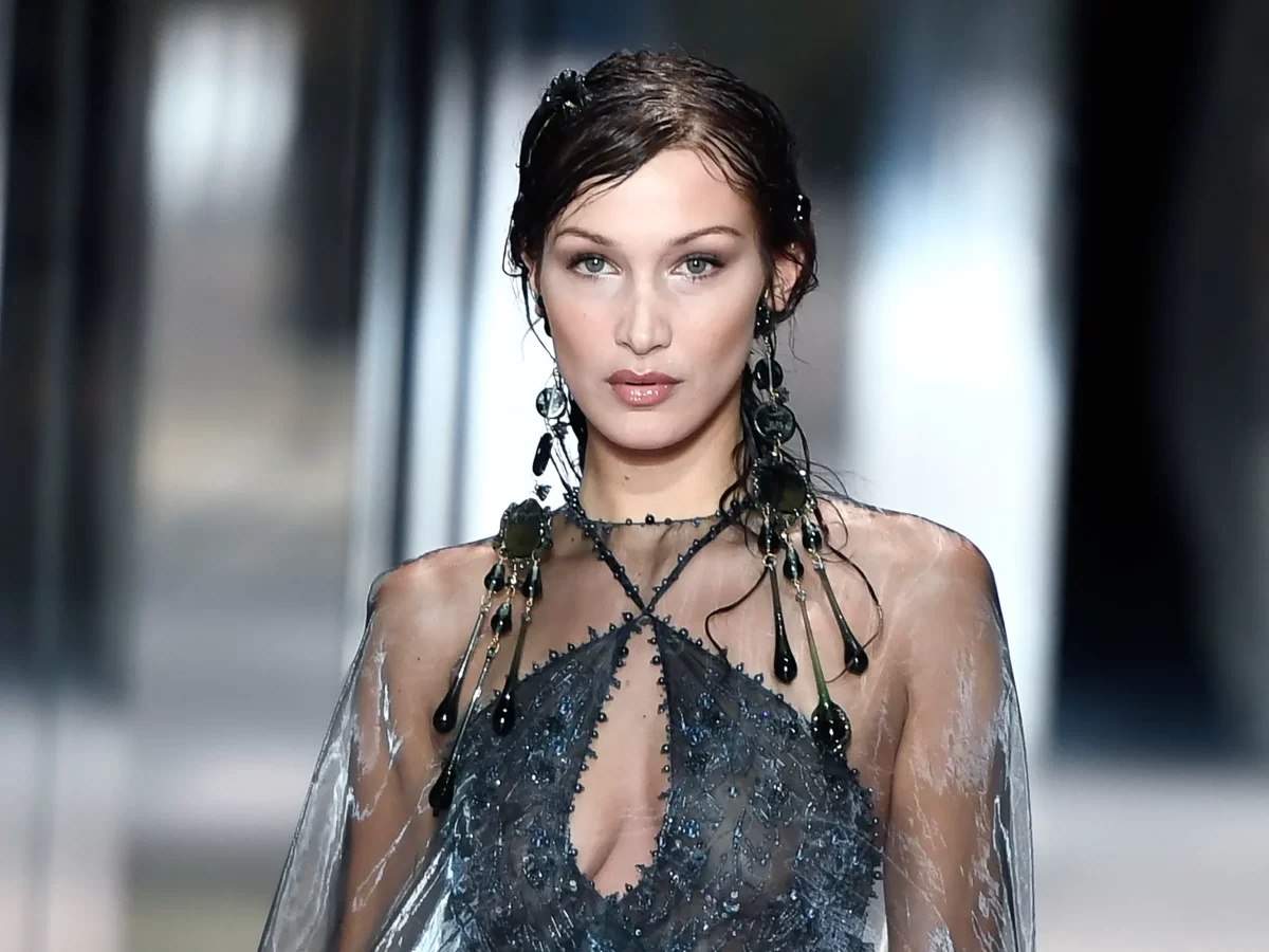Retrato de Bella Hadid 2021 Bella Hadid posando para una sesión fotográfica en 2021