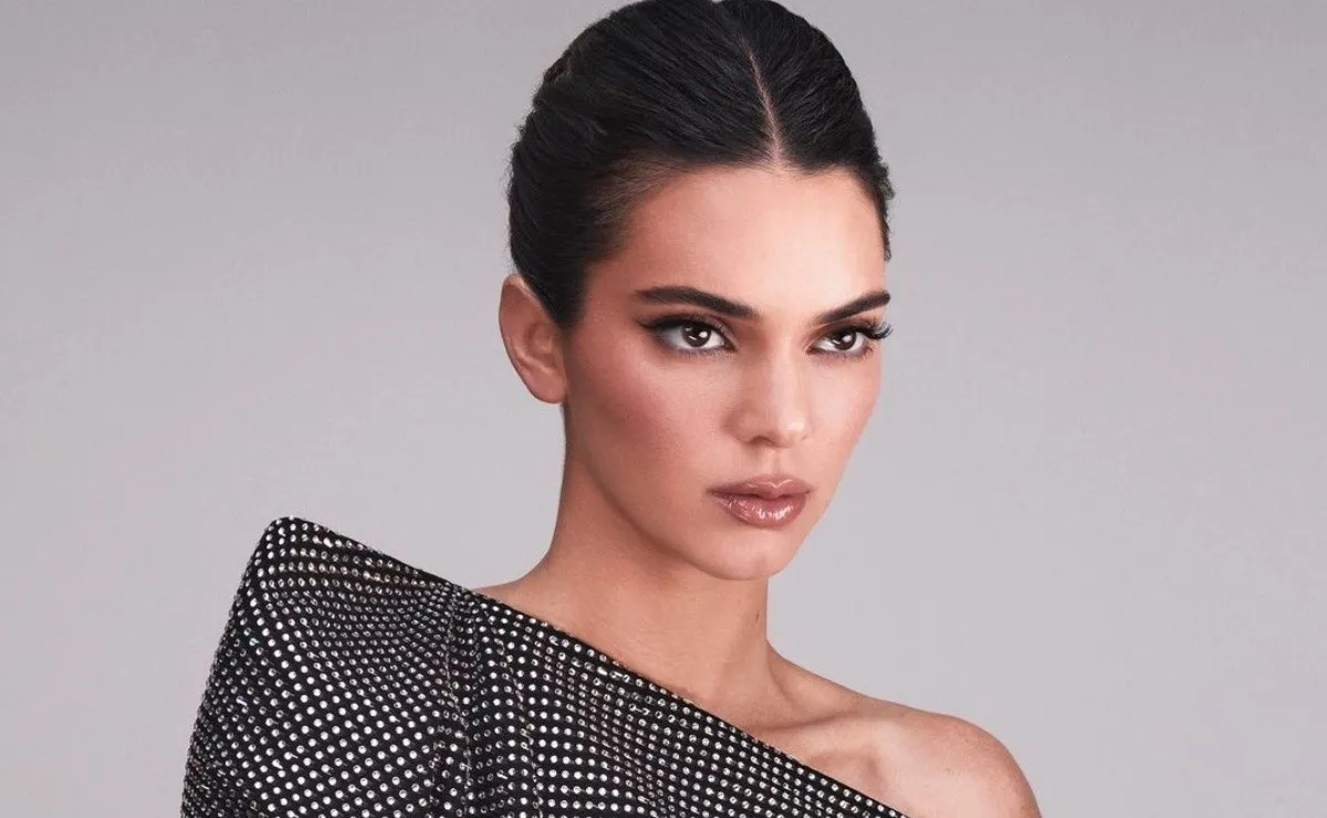 Kendall Jenner en evento de moda 2023 Kendall Jenner en elegante atuendo de moda 2023