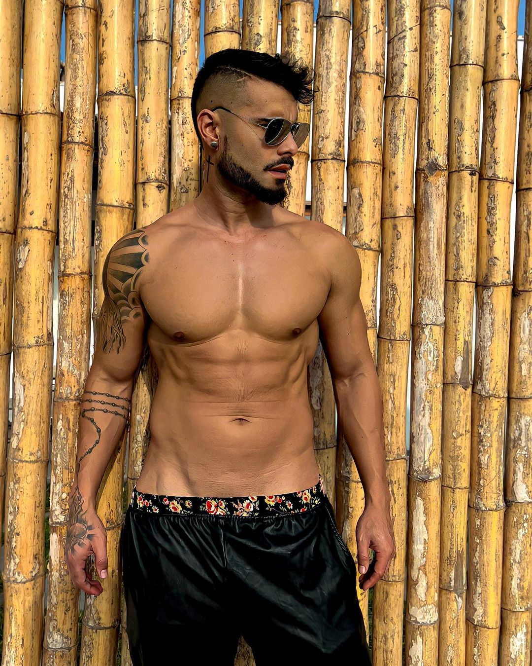 Alexis Descalzo en una sesión de fotos desnudo