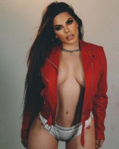 Descubre la galería exclusiva de Lizbeth Rodríguez con sus mejores fotos y videos