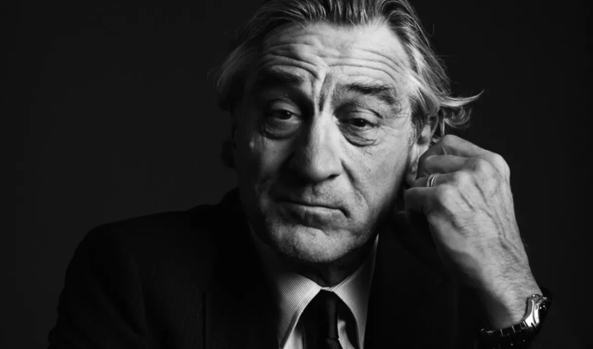 Retrato en blanco y negro de Robert De Niro actual