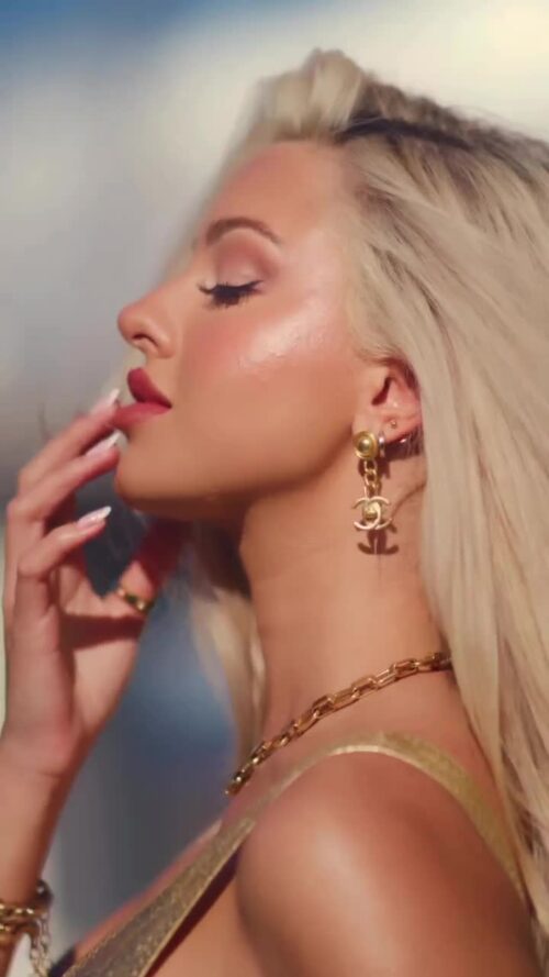 Video de la fashion Model Sophie Saint Sophie Saint