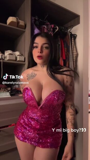 La modelo erótica mexicana Karely Ruiz