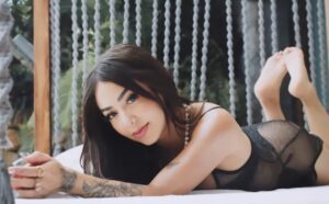 Descubre la galería exclusiva de Caeli con sus mejores fotos y videos