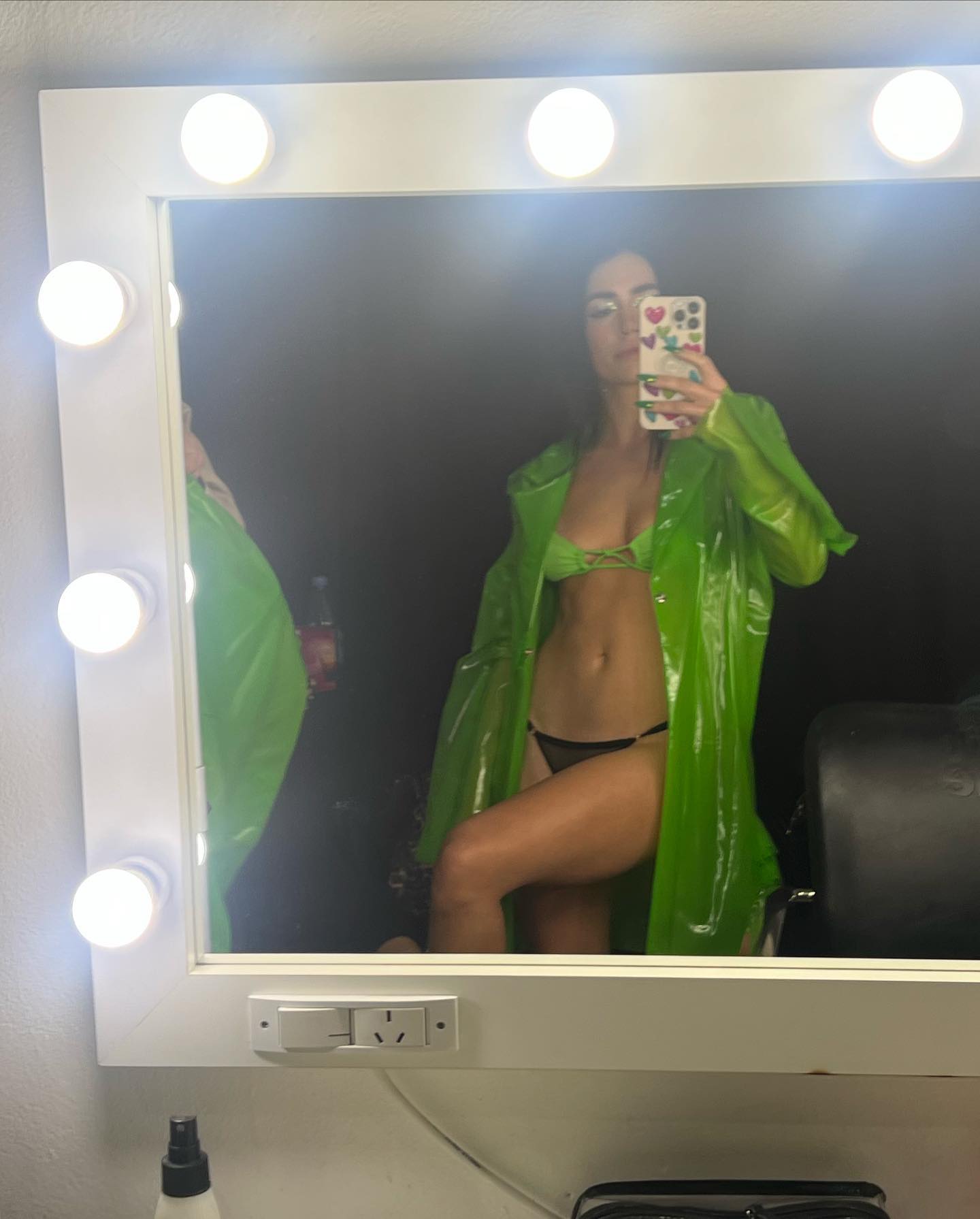 Lali Espósito posando en transparencias e hilo dental