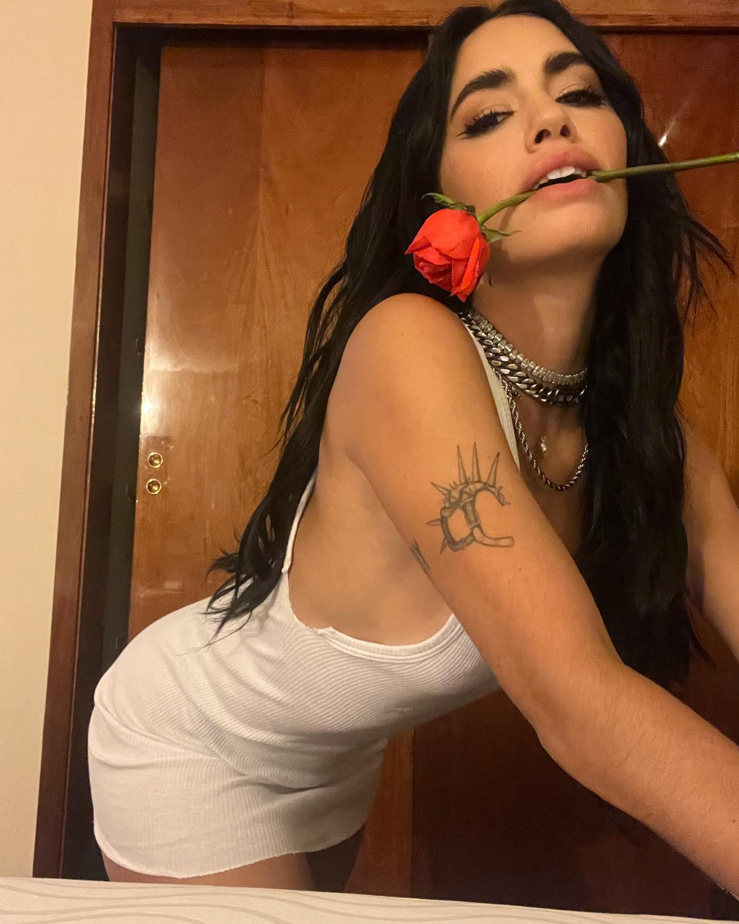 Lali Espósito en vestido corto