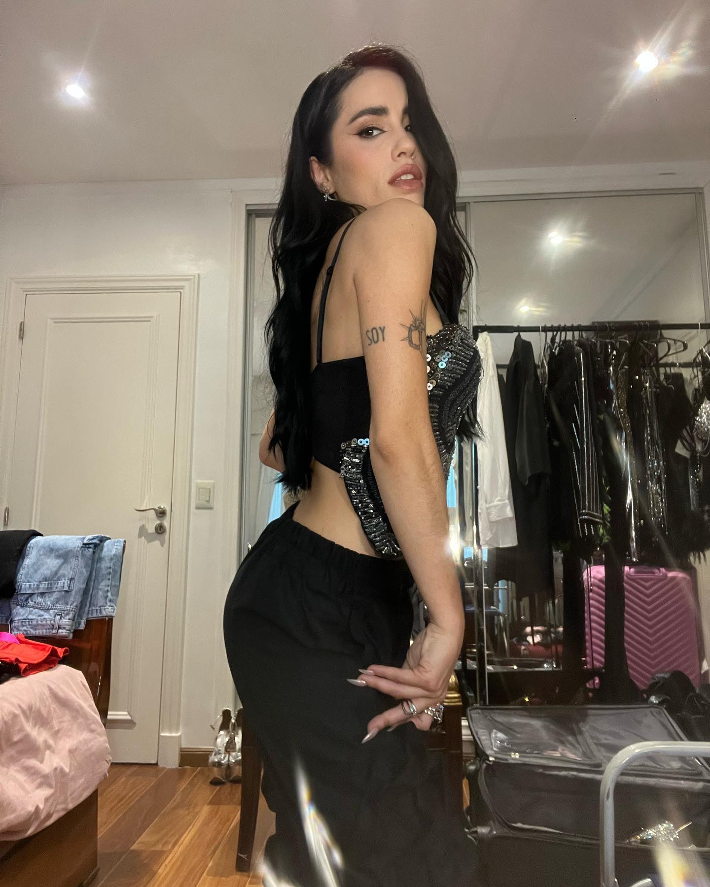 Lali Espósito posando