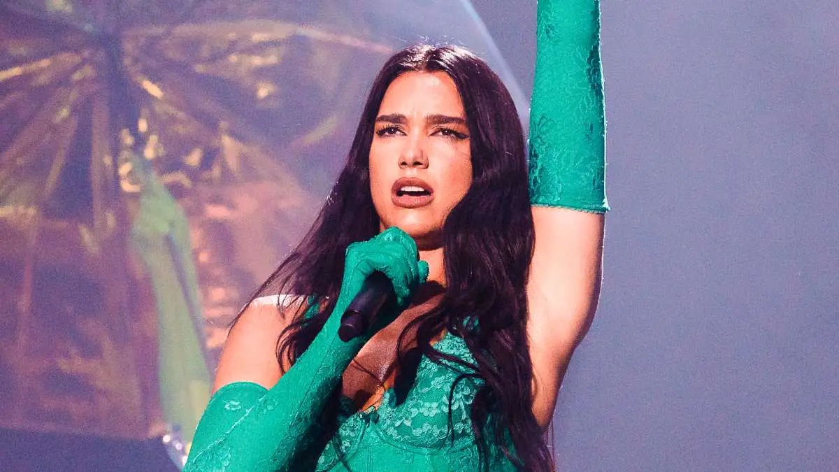 Dua Lipa en un evento