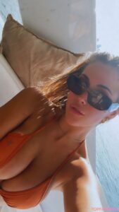 Foto de Kiki Passo, estrella brasileña de OnlyFans, en sesión muy hot y sin censura