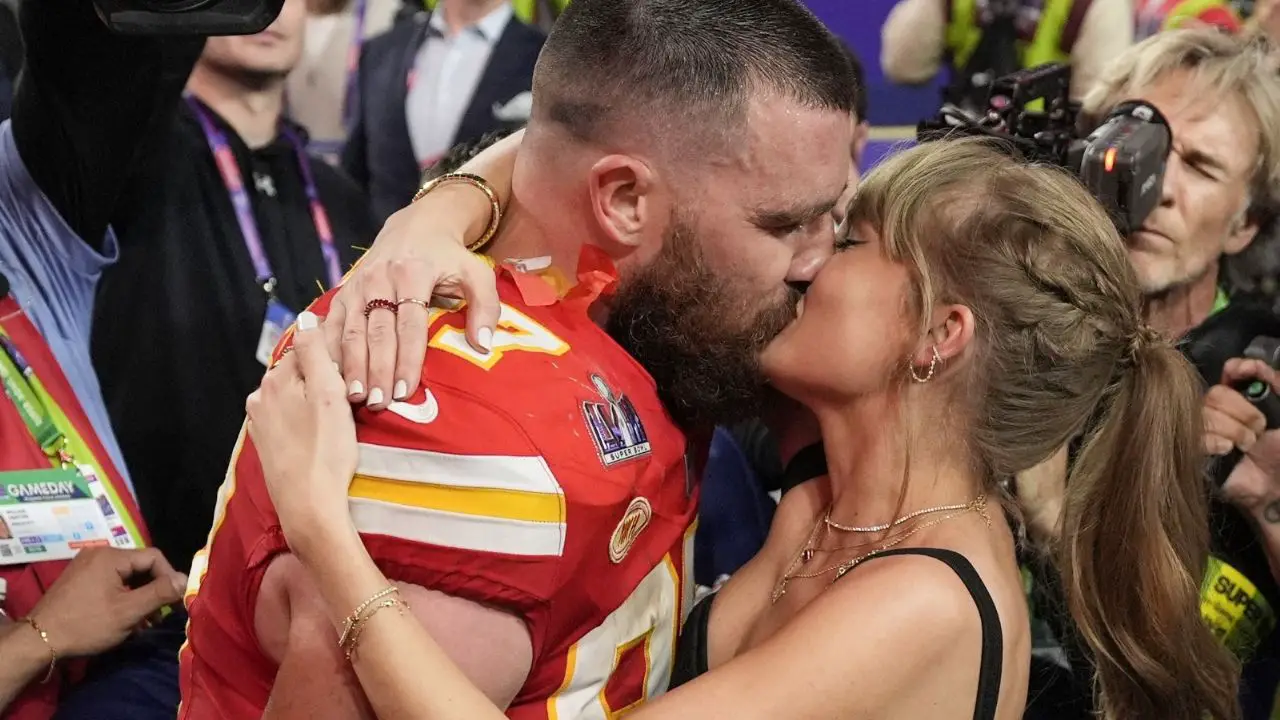 Taylor Swift Apoya a Travis Kelce en el Super Bowl - ColorMusic