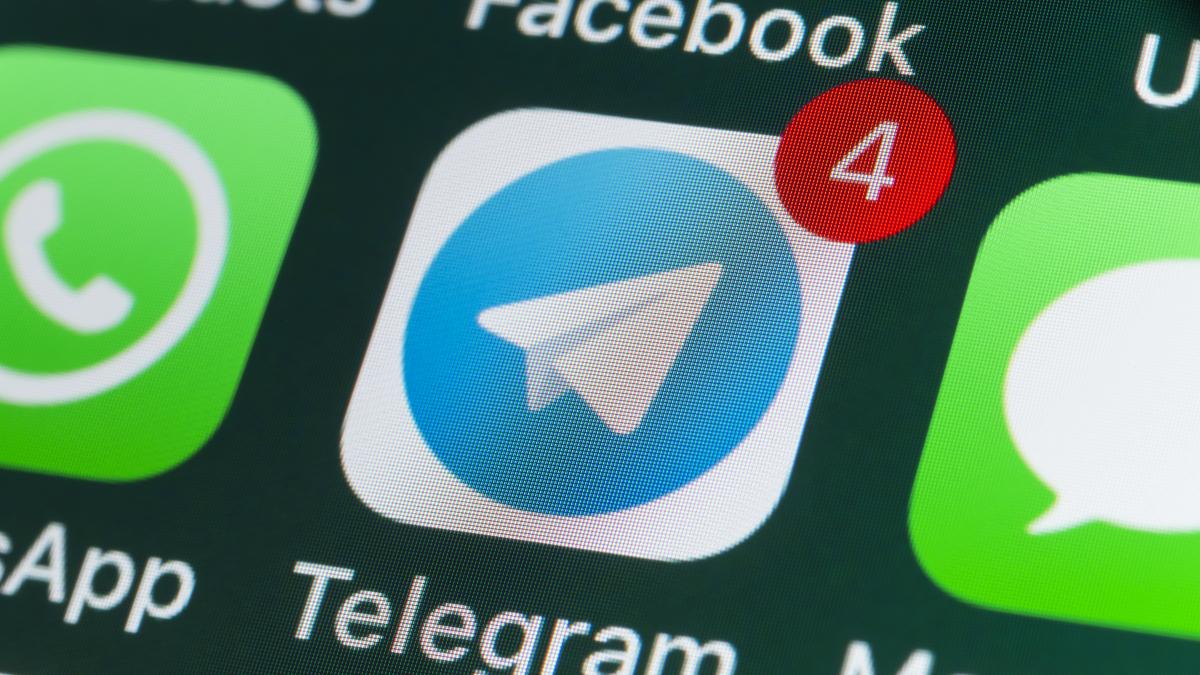 Iconos de WhatsApp y Telegram representando su próxima integración