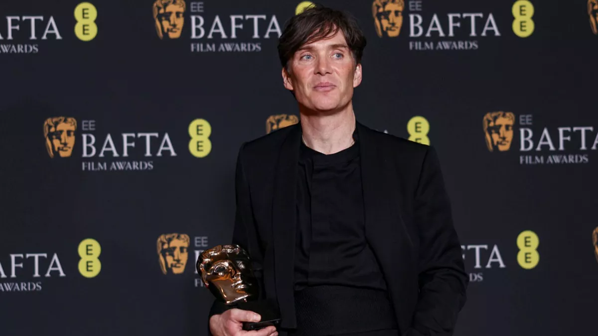 Cillian Murphy recibiendo su premio a mejor actor en los BAFTA 2024