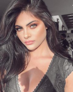 Sara Orrego posando en una sesión de fotos en Medellín