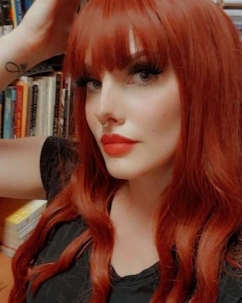 La actriz porno pelirroja Lilith Lust en una sesión de fotos