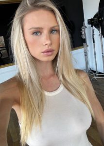 Maren Tschinkel posando en sesión de fotos de moda