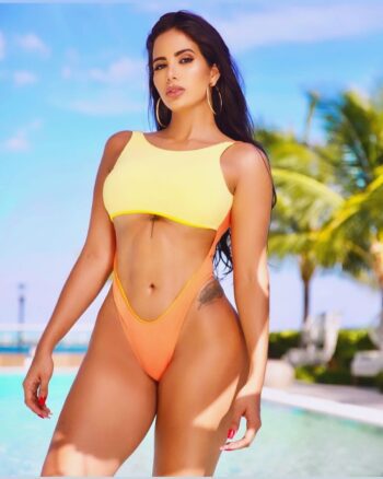 Maria Gabriela Lobaton posando en sesión de fotos