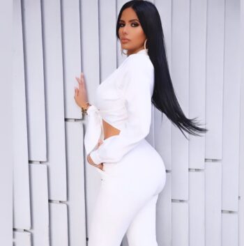 Maria Gabriela Lobaton posando en sesión de fotos