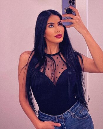 Maria Gabriela Lobaton posando en sesión de fotos