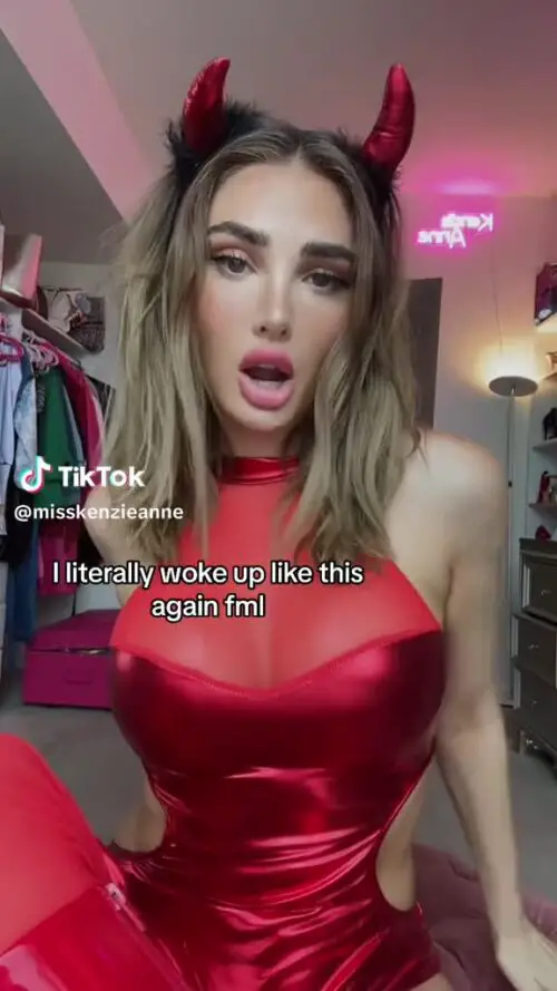 Kenzie Anne: Sensual Disfraz de Diabla en TikTok Kenzie Anne