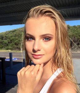 Descubre la galería exclusiva de Chloe Vialaret con sus mejores fotos y videos