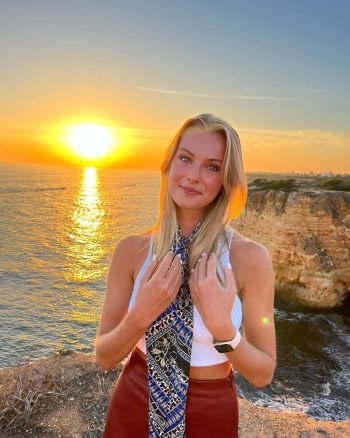 Chloe Vialaret posa para Instagram