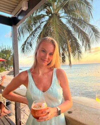 Chloe Vialaret posa para Instagram