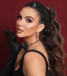 Dayanara Peralta seduciendo con su belleza