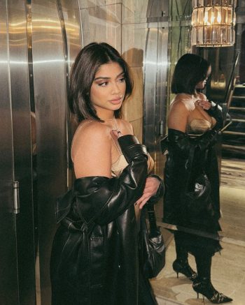 Priyanka Ares posando muy sexy