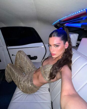 Sofi Santos posando en bikini