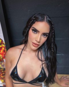 Kimberly Loaiza - Modelo - ColorMusic