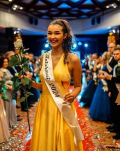 Anna Klobouckova en evento de premiación