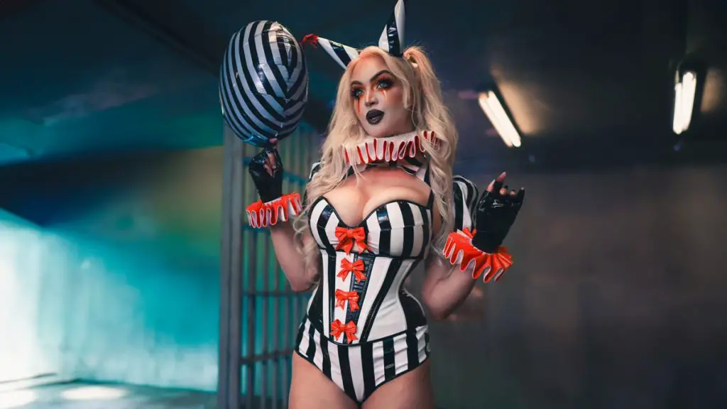Danielle DeNicola cosplayer con look sexy de Harley Quinn