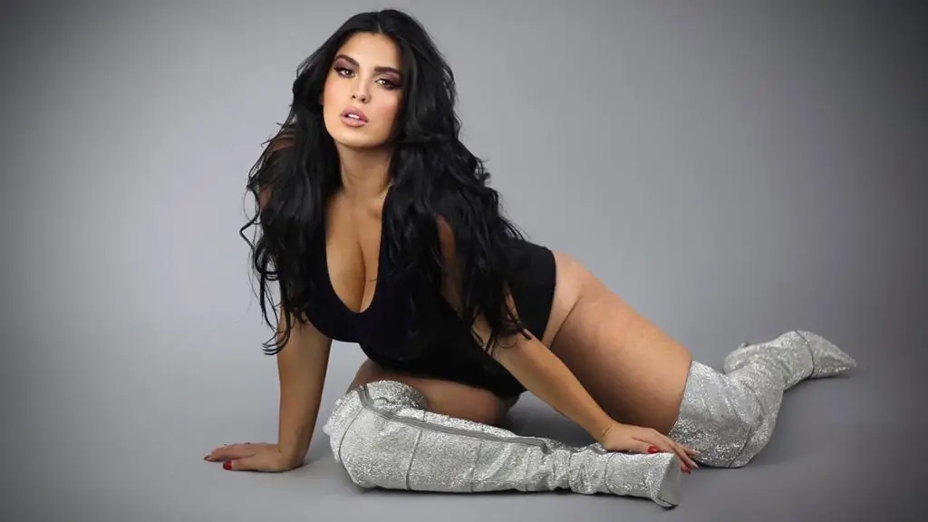 Zelma Cherem influencer mexicana con lencería negra sexy