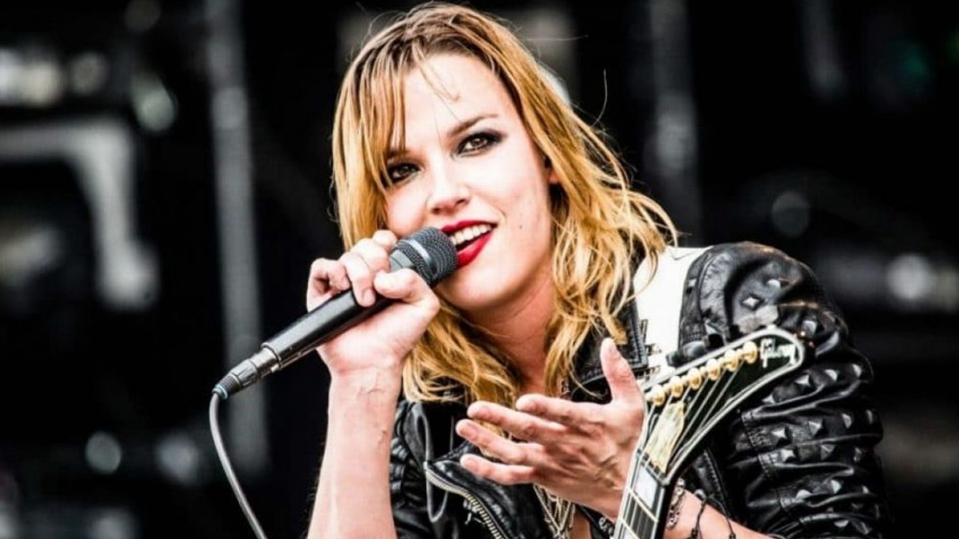 Lzzy Hale, líder de Halestorm, ganadora de un Grammy.