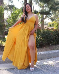Paula Contento, modelo curvy colombiana, posa para OnlyFans