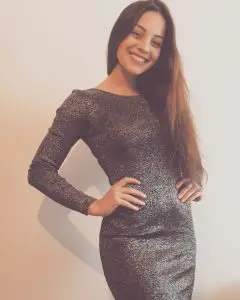 Vivianne Dietz posando casual
